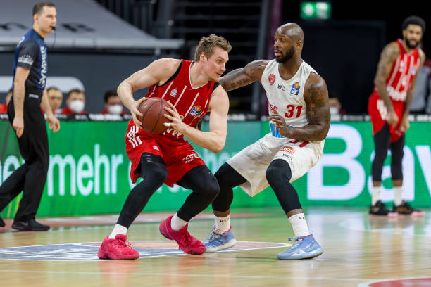 参与其中的 参与其中的