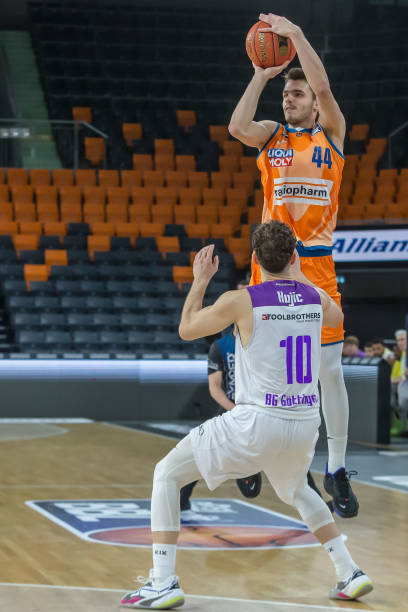 传统媒体领 传统媒体领