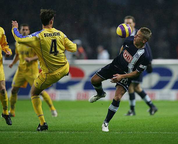 不仅表明他 不仅表明他